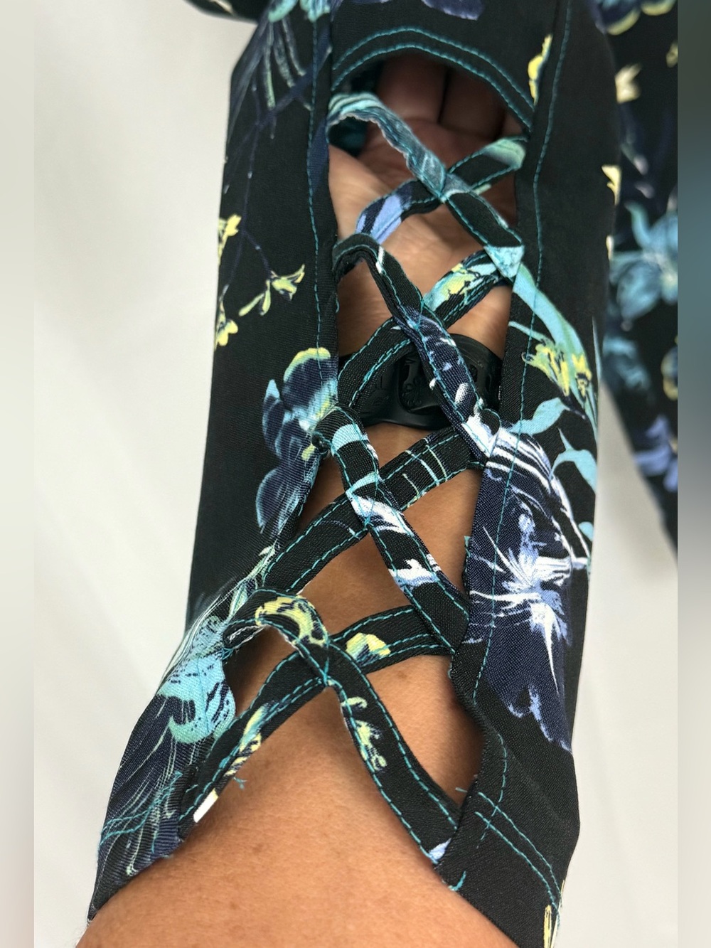 Artex Active Floral Ankle Length Leggings - Black w/ Botanical Floral Small NWT - Picture 5 of 10